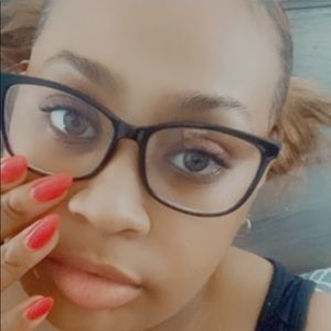 Meet your Posher, Tia